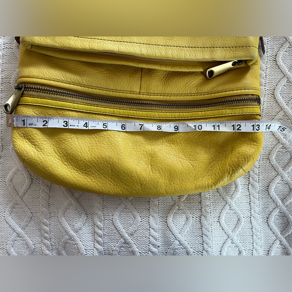 Fossil Large Yellow Leather Shoulder Bag spacious with Several Compartments - Picture 16 of 17